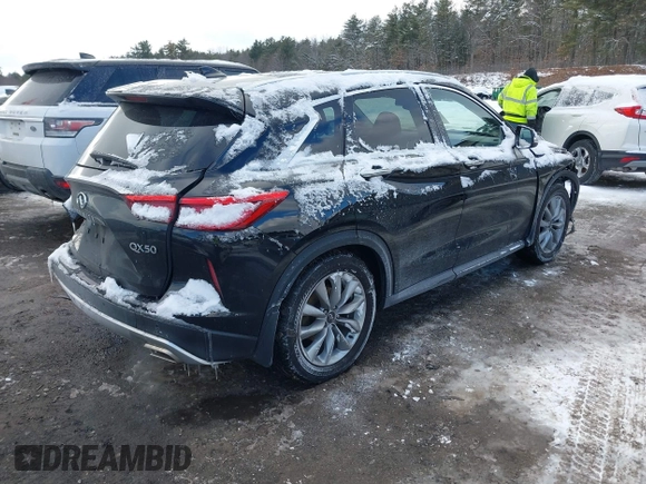 2021 Infiniti QX50 Luxe z VIN 3PCAJ5BBXMF110042, wystawiony jako IAAI lot #41358126 z przebiegiem 40 934 mil mil oraz . Historia ofert i sprzedaży dostępna na DreamBid. Obrazek 4.