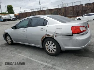 2012 Mitsubishi Galant FE z VIN 4A32B2FF7CE022785, wystawiony jako Copart lot #55182125 z przebiegiem 132 031 mil mil oraz Czysty tytuł • Clean title. Historia ofert i sprzedaży dostępna na DreamBid. Obrazek 2.