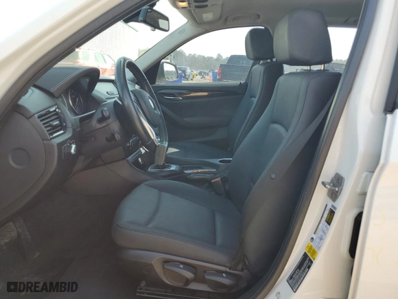 2015 BMW X1 sDrive28i with VIN WBAVM1C53FV318419, listed as a Copart auction lot 43694655 with 124,558 mi miles and Salvage Title. Bid and sale history available at carsss.com. Image 7.