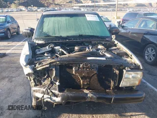 2001 GMC Sonoma SLS w/1SG Pkg with VIN 1GTCS19W818237097, listed as a IAAI auction lot 41745396 with Not Provided miles. Bid and sale history available at carsss.com. Image 13.