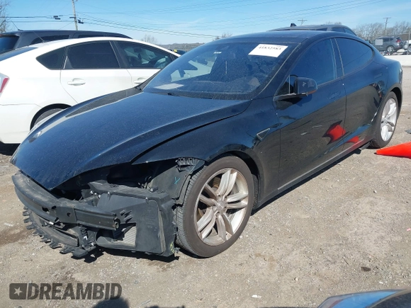 2015 Tesla Model S 85D z VIN 5YJSA1E24FF114180, wystawiony jako IAAI lot #41832583 z przebiegiem 152 008 mil mil oraz . Historia ofert i sprzedaży dostępna na DreamBid. Obrazek 22.