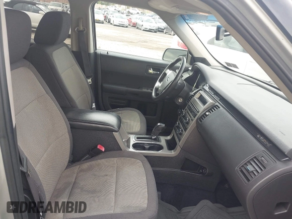 2009 Ford Flex SE with VIN 2FMDK51C09BA16935, listed as a IAAI auction lot 41966261 with 205,987 mi miles. Bid and sale history available at carsss.com. Image 5.