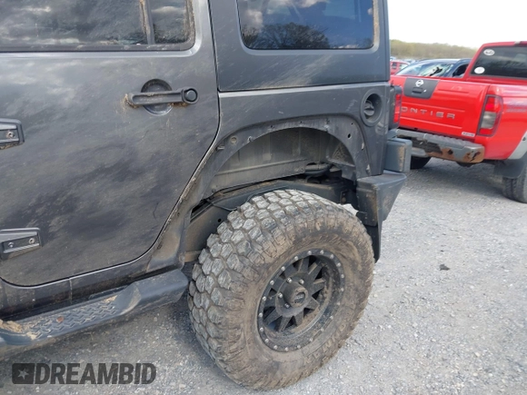 2018 Jeep Wrangler Unlimited Sport S z VIN 1C4HJWDG2JL930461, wystawiony jako IAAI lot #42042644 z przebiegiem 136 530 mil mil oraz . Historia ofert i sprzedaży dostępna na DreamBid. Obrazek 18.