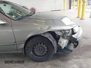 1998 Toyota Camry LE z VIN JT2BG22KXW0157647, wystawiony jako IAAI lot #42282818 z przebiegiem 267 681 mil mil oraz . Historia ofert i sprzedaży dostępna na DreamBid. Obrazek 6.