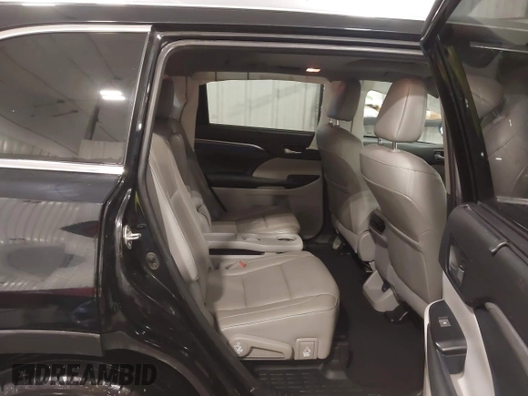 2019 Toyota Highlander Limited with VIN 5TDDZRFH1KS953891, listed as a IAAI auction lot 41979987 with 159,986 mi miles and . Bid and sale history available at DreamBid. Image 8.