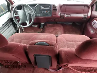 1997 GMC Suburban z VIN 1GKGK26JXVJ715765, wystawiony jako Copart lot #73188284 z przebiegiem 301 101 mil mil oraz Szkoda całkowita • Salvage title. Historia ofert i sprzedaży dostępna na DreamBid. Obrazek 8.