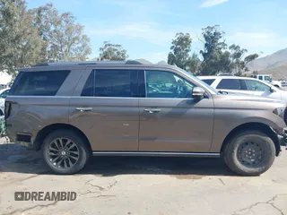 2019 Ford Expedition Limited z VIN 1FMJU2AT7KEA58041, wystawiony jako IAAI lot #42024953 z przebiegiem 71 036 mil mil oraz . Historia ofert i sprzedaży dostępna na DreamBid. Obrazek 14.