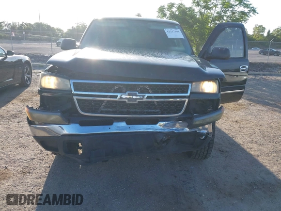 2007 Chevrolet Silverado 1500HD LT1 z VIN 1GCGC13U17F197536, wystawiony jako IAAI lot #42167105 z przebiegiem 177 604 mil mil oraz . Historia ofert i sprzedaży dostępna na DreamBid. Obrazek 6.