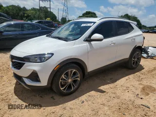 2020 Buick Encore GX Select z VIN KL4MMDSL6LB105326, wystawiony jako Copart lot #61466715 z przebiegiem 97 266 mil mil oraz Szkoda całkowita • Salvage title. Historia ofert i sprzedaży dostępna na DreamBid. Obrazek 1.
