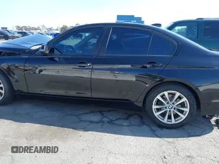 2017 BMW 3 Series 320i z VIN WBA8E1G52HNU15294, wystawiony jako IAAI lot #41980037 z przebiegiem 100 880 mil mil oraz . Historia ofert i sprzedaży dostępna na DreamBid. Obrazek 14.