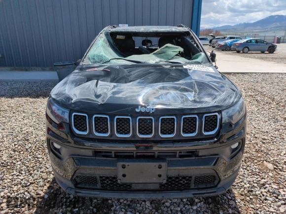 2023 Jeep Compass Latitude z VIN 3C4NJDBN0PT509800, wystawiony jako Copart lot #52729195 z przebiegiem 16 050 mil mil oraz Szkoda całkowita • Salvage title. Historia ofert i sprzedaży dostępna na DreamBid. Obrazek 5.