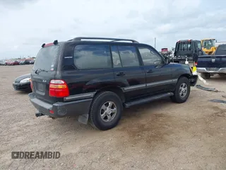 2001 Toyota Land Cruiser z VIN JTEHT05J812001099, wystawiony jako IAAI lot #42057630 z przebiegiem Nie podano mil oraz . Historia ofert i sprzedaży dostępna na DreamBid. Obrazek 4.