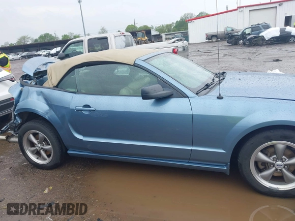 2005 Ford Mustang Deluxe z VIN 1ZVFT84N655195289, wystawiony jako IAAI lot #42182596 z przebiegiem 84 205 mil mil oraz . Historia ofert i sprzedaży dostępna na DreamBid. Obrazek 14.
