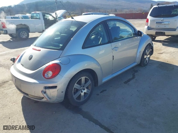 2006 Volkswagen New Beetle Coupe with VIN 3VWRG31CX6M406075, listed as a IAAI auction lot 41799188 with 88,271 mi miles. Bid and sale history available at carsss.com. Image 4.