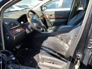 2011 Lincoln MKX z VIN 2LMDJ6JK9BBJ05106, wystawiony jako Copart lot #54826325 z przebiegiem 189 687 mil mil oraz Szkoda całkowita • Salvage title. Historia ofert i sprzedaży dostępna na DreamBid. Obrazek 7.