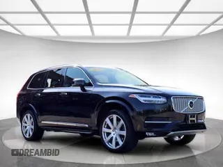 2018 Volvo XC90 Inscription z VIN YV4A22PL6J1212XXX, wystawiony jako Copart lot #59247355 z przebiegiem 139 241 mil mil oraz Tytuł czysty. Historia ofert i sprzedaży dostępna na DreamBid. Obrazek 1.