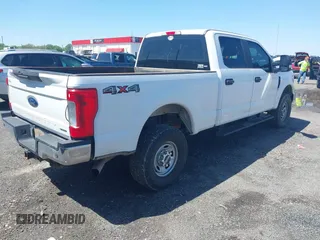 2018 Ford Super Duty F-250 SRW XL with VIN 1FT7W2B68JEC59785, listed as a IAAI auction lot 41975366 with 141,353 mi miles. Bid and sale history available at carsss.com. Image 4.