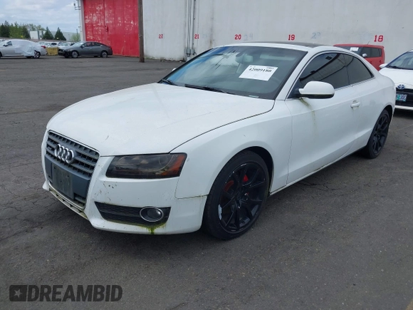 2012 Audi A5 Premium Plus z VIN WAULFAFR8CA004140, wystawiony jako IAAI lot #42009180 z przebiegiem 133 284 mil mil oraz . Historia ofert i sprzedaży dostępna na DreamBid. Obrazek 2.