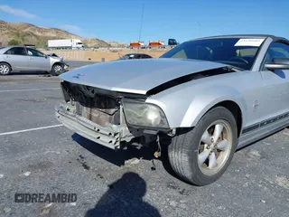 2007 Ford Mustang Deluxe with VIN 1ZVFT84N075288988, listed as a IAAI auction lot 41690605 with 191,936 mi miles and . Bid and sale history available at carsss.com. Image 6.