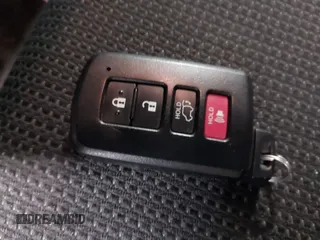 2018 Toyota RAV4 XLE with VIN 2T3RFREV0JW715761, listed as a IAAI auction lot 41881863 with 67,534 mi miles and . Bid and sale history available at DreamBid. Image 11.