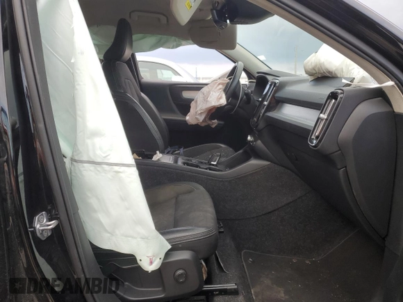 2020 Volvo XC40 Momentum z VIN YV4162UK8L2328427, wystawiony jako Copart lot #86884844 z przebiegiem 112 103 mil mil oraz Szkoda całkowita • Salvage title. Historia ofert i sprzedaży dostępna na DreamBid. Obrazek 7.