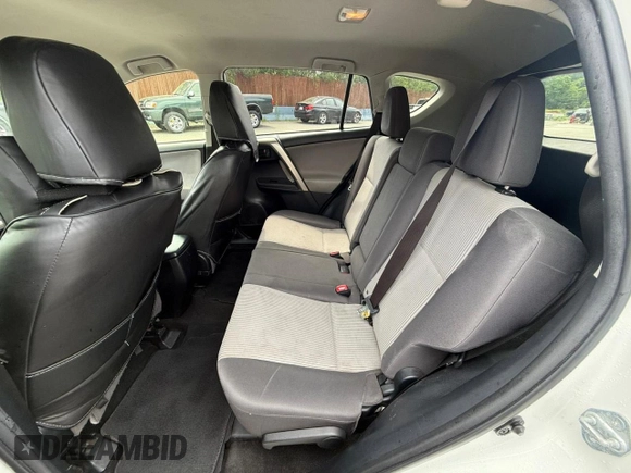 2005 Toyota Camry LE z VIN 4T1BE30K85U013233, wystawiony jako Copart lot #60278275 z przebiegiem 155 037 mil mil oraz Czysty tytuł • Clean title. Historia ofert i sprzedaży dostępna na DreamBid. Obrazek 6.