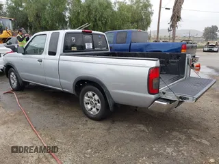 2000 Nissan Frontier XE z VIN 1N6DD26S3YC366567, wystawiony jako IAAI lot #42104187 z przebiegiem 98 223 mil mil oraz . Historia ofert i sprzedaży dostępna na DreamBid. Obrazek 3.