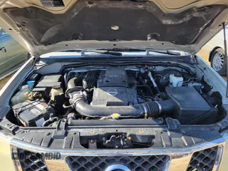 2006 Nissan Pathfinder SE z VIN 5N1AR18U46C627598, wystawiony jako IAAI lot #41527404 z przebiegiem 124 763 mil mil oraz . Historia ofert i sprzedaży dostępna na DreamBid. Obrazek 10.