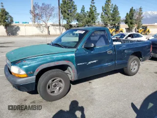 1997 Dodge Dakota with VIN 1B7FL26X1VS304628, listed as a Copart auction lot 49451935 with 185,429 mi miles and Salvage Title. Bid and sale history available at carsss.com. Image 1.