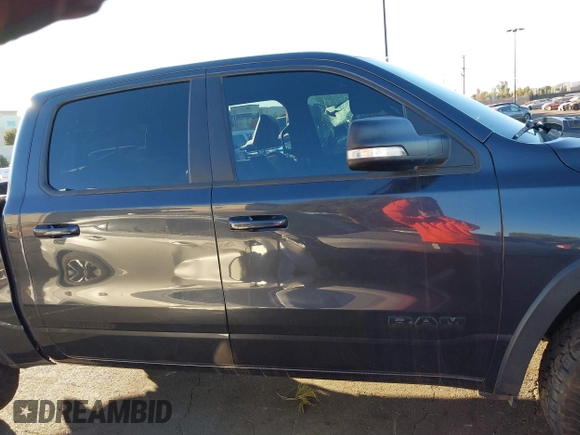 2019 Ram 1500 Rebel z VIN 1C6SRFLT2KN900600, wystawiony jako IAAI lot #41307832 z przebiegiem 74 481 mil mil oraz . Historia ofert i sprzedaży dostępna na DreamBid. Obrazek 13.