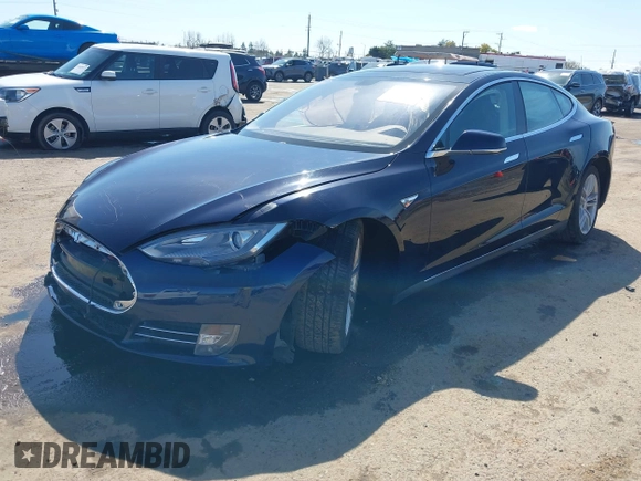 2014 Tesla Model S 60 with VIN 5YJSA1H11EFP47897, listed as a IAAI auction lot 41802285 with Not Provided miles and . Bid and sale history available at DreamBid. Image 18.