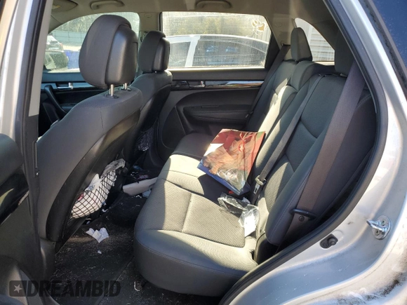2013 Kia Sorento LX z VIN 5XYKT4A62DG332256, wystawiony jako Copart lot #88001935 z przebiegiem Nie podano mil oraz Szkoda całkowita • Salvage title. Historia ofert i sprzedaży dostępna na DreamBid. Obrazek 11.