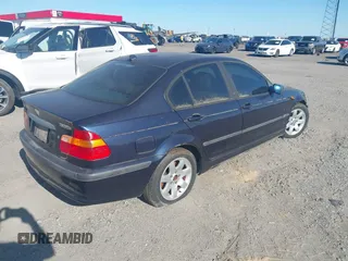 2004 BMW 3 Series 325i with VIN WBAET374X4NJ95019, listed as a IAAI auction lot 42008229 with 1 mi miles. Bid and sale history available at carsss.com. Image 4.