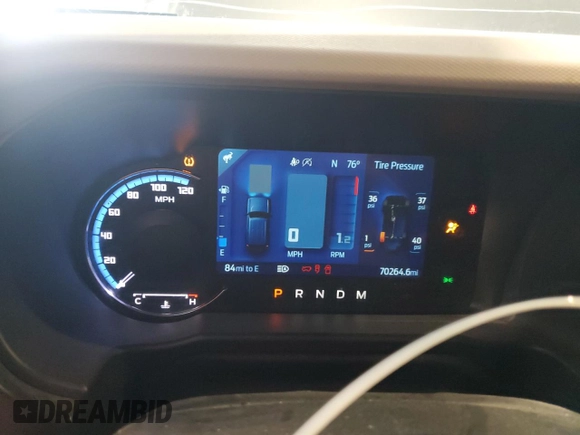 2022 Ford Bronco z VIN 1FMEE5DPXNLB55992, wystawiony jako Copart lot #62194195 z przebiegiem 70 264 mil mil oraz Szkoda całkowita • Salvage title. Historia ofert i sprzedaży dostępna na DreamBid. Obrazek 9.