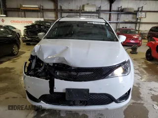 2020 Chrysler Pacifica Launch Edition z VIN 2C4RC3BG1LR263912, wystawiony jako Copart lot #81785354 z przebiegiem 124 071 mil mil oraz Szkody całkowita. Historia ofert i sprzedaży dostępna na DreamBid. Obrazek 5.