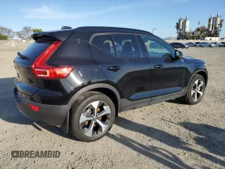 2023 Volvo XC40 Plus Dark Theme с VIN YV4L12UW5P2912803, выставлен на аукционе Copart как лот 49516625 с пробегом 15 303 миль миль и Списание • Salvage title. История ставок и продаж доступна на DreamBid. Изображение 3.