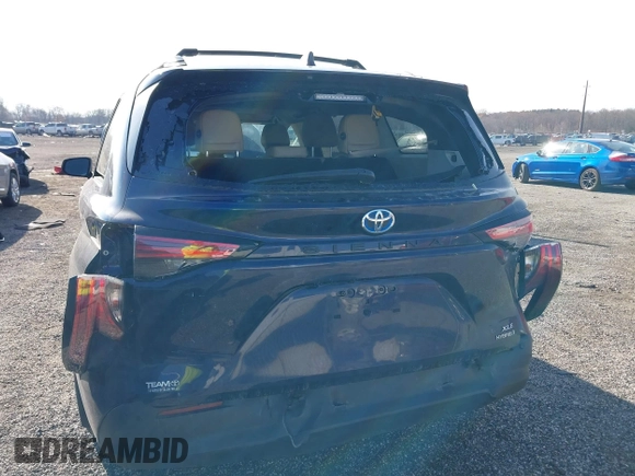 2021 Toyota Sienna XLE with VIN 5TDJRKEC6MS050638, listed as a IAAI auction lot 40875583 with 22,602 mi miles and . Bid and sale history available at DreamBid. Image 6.