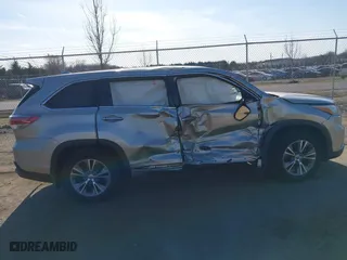 2015 Toyota Highlander LE with VIN 5TDBKRFH2FS104046, listed as a IAAI auction lot 41787583 with 152,435 mi miles. Bid and sale history available at carsss.com. Image 12.