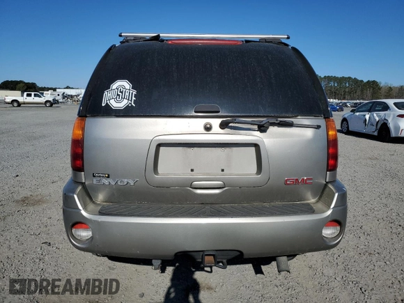 2003 GMC Envoy SLT z VIN 1GKDS13S832228632, wystawiony jako Copart lot #50330805 z przebiegiem 224 605 mil mil oraz Szkoda całkowita • Salvage title. Historia ofert i sprzedaży dostępna na DreamBid. Obrazek 6.
