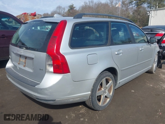 2008 Volvo V50 with VIN YV1MW390582394948, listed as a IAAI auction lot 41649127 with 180,135 mi miles. Bid and sale history available at carsss.com. Image 4.
