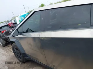 2024 Tesla Cybertruck Cyberbeast z VIN 7G2CEHEE3RA041930, wystawiony jako IAAI lot #42155289 z przebiegiem 4 082 mil mil oraz . Historia ofert i sprzedaży dostępna na DreamBid. Obrazek 15.