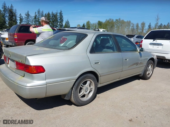 2000 Toyota Camry CE with VIN JT2BG22K6Y0451632, listed as a IAAI auction lot 42030842 with 200,734 mi miles. Bid and sale history available at carsss.com. Image 4.