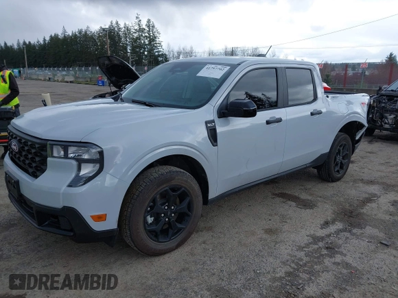 2025 Ford Maverick z VIN 3FTTW8JA1SRA04479, wystawiony jako IAAI lot #41797702 z przebiegiem 2 388 mil mil oraz . Historia ofert i sprzedaży dostępna na DreamBid. Obrazek 2.