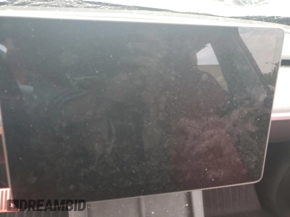 2024 Tesla Model Y z VIN 7SAYGDED4RA331714, wystawiony jako Copart lot #57043915 z przebiegiem Nie podano mil oraz Szkoda całkowita • Salvage title. Historia ofert i sprzedaży dostępna na DreamBid. Obrazek 9.