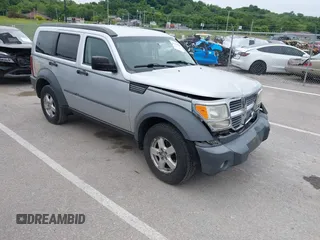 2007 Dodge Nitro SXT z VIN 1D8GU28K97W601744, wystawiony jako IAAI lot #42314699 z przebiegiem 164 748 mil mil oraz . Historia ofert i sprzedaży dostępna na DreamBid. Obrazek 1.