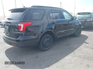2018 Ford Explorer XLT z VIN 1FM5K7D89JGB09280, wystawiony jako IAAI lot #42360480 z przebiegiem 76 727 mil mil oraz . Historia ofert i sprzedaży dostępna na DreamBid. Obrazek 4.