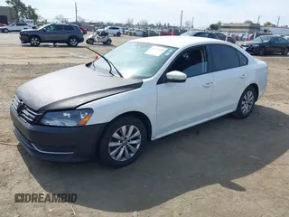 2015 Volkswagen Passat Limited Edition Edition с VIN 1VWAT7A39FC082523, выставлен на аукционе IAAI как лот 41773358 с пробегом 217 069 миль миль и . История ставок и продаж доступна на DreamBid. Изображение 2.