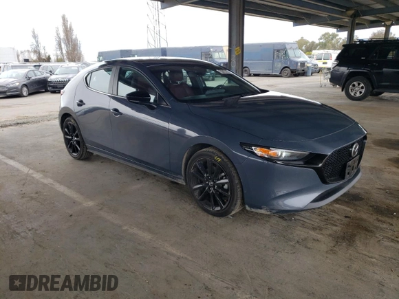 2024 Mazda 3 S Carbon Edition с VIN JM1BPBLM5R1701011, выставлен на аукционе Copart как лот 47946365 с пробегом 27 132 миль миль и Списание • Salvage title. История ставок и продаж доступна на DreamBid. Изображение 4.