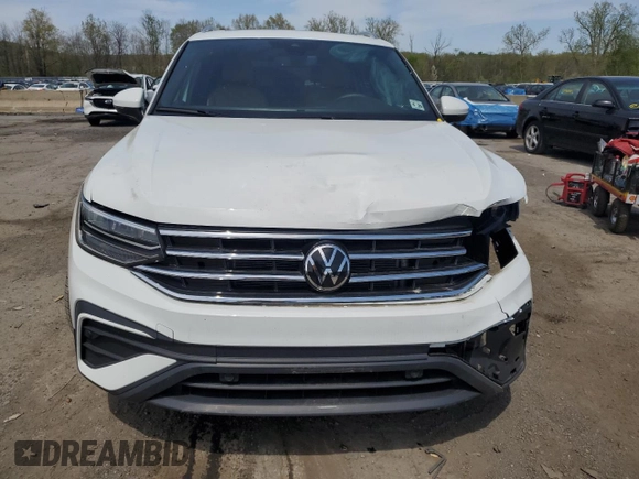 2024 Volkswagen Tiguan SE with VIN 3VVMB7AXXRM077048, listed as a Copart auction lot 54885705 with 9,414 mi miles and Salvage title. Bid and sale history available at DreamBid. Image 5.