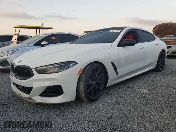 2023 BMW 8 Series M850i z VIN WBAGV8C0XPCL58173, wystawiony jako Copart lot #76322394 z przebiegiem 24 954 mil mil oraz Nie do naprawy • Non repairable. Historia ofert i sprzedaży dostępna na DreamBid. Obrazek 1.